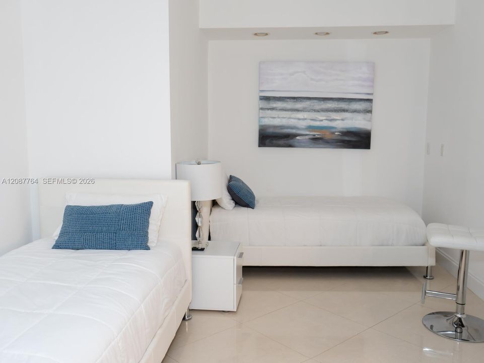 For Sale: $1,580,000 (2 beds, 3 baths, 1733 Square Feet)