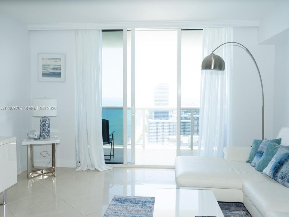 For Sale: $1,580,000 (2 beds, 3 baths, 1733 Square Feet)