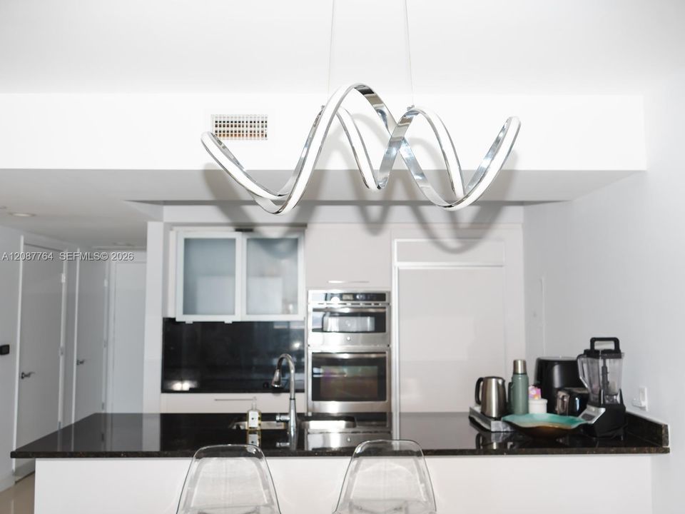 For Sale: $1,580,000 (2 beds, 3 baths, 1733 Square Feet)