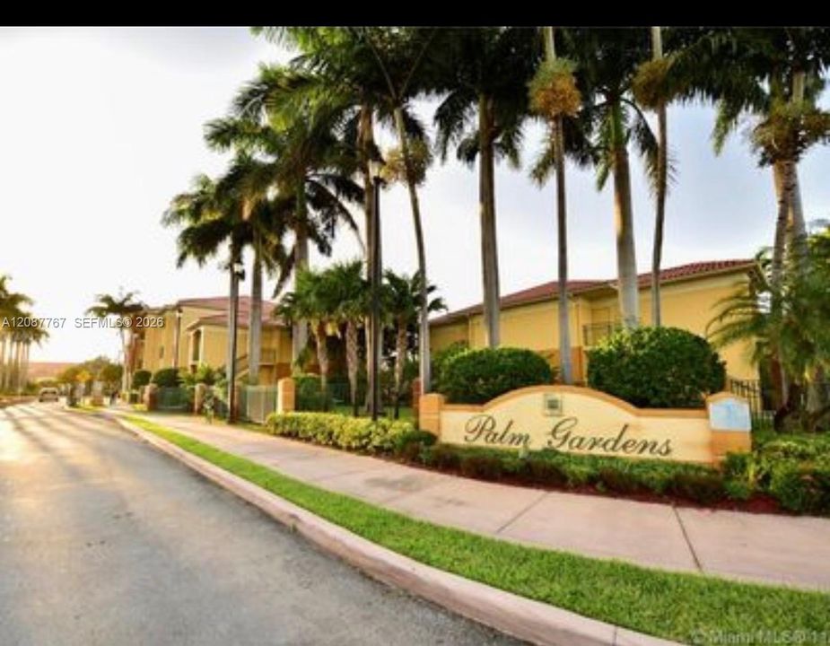 For Rent: $2,400 (2 beds, 2 baths, 910 Square Feet)