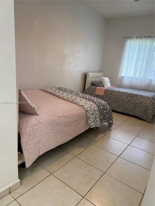 For Rent: $2,400 (2 beds, 2 baths, 910 Square Feet)