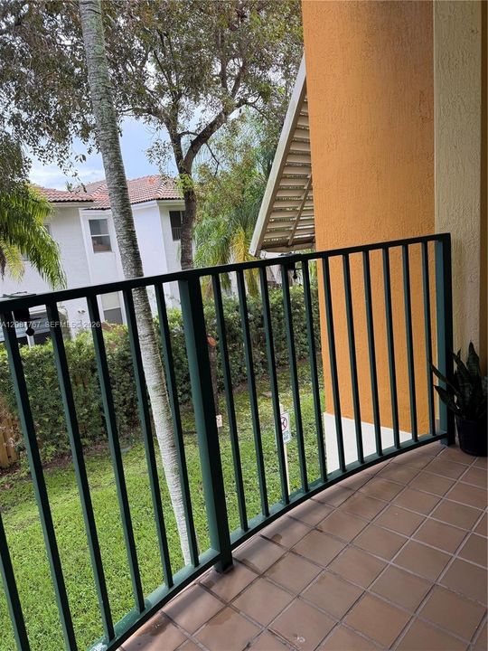For Rent: $2,400 (2 beds, 2 baths, 910 Square Feet)