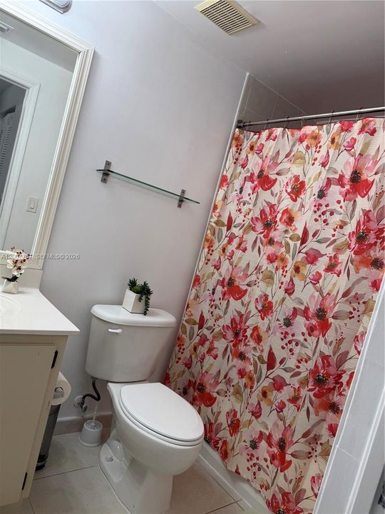 For Rent: $2,400 (2 beds, 2 baths, 910 Square Feet)