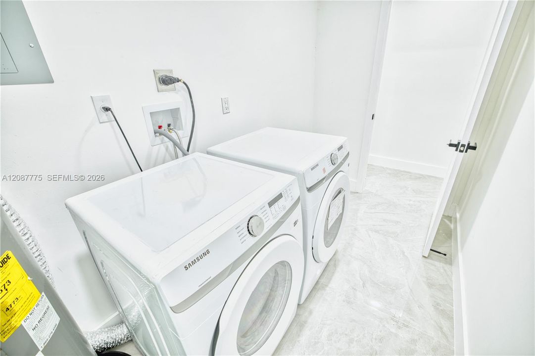 For Sale: $539,900 (3 beds, 1 baths, 1080 Square Feet)
