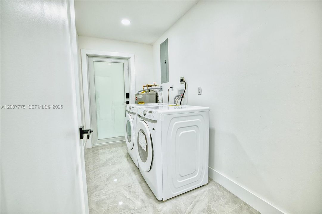 For Sale: $539,900 (3 beds, 1 baths, 1080 Square Feet)