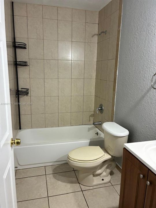 For Sale: $215,000 (3 beds, 2 baths, 920 Square Feet)