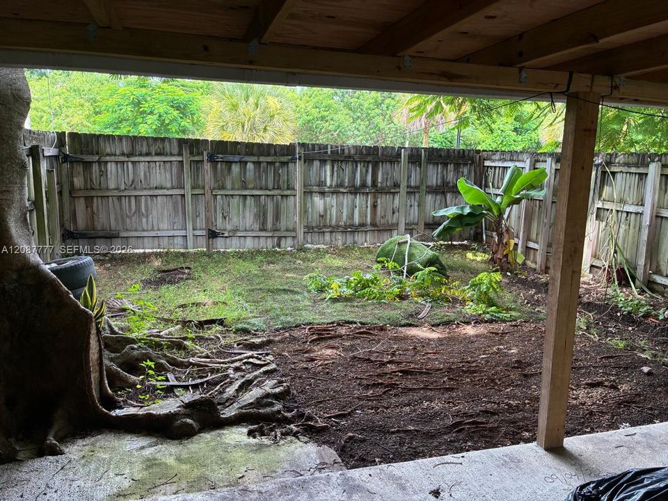 For Sale: $215,000 (3 beds, 2 baths, 920 Square Feet)