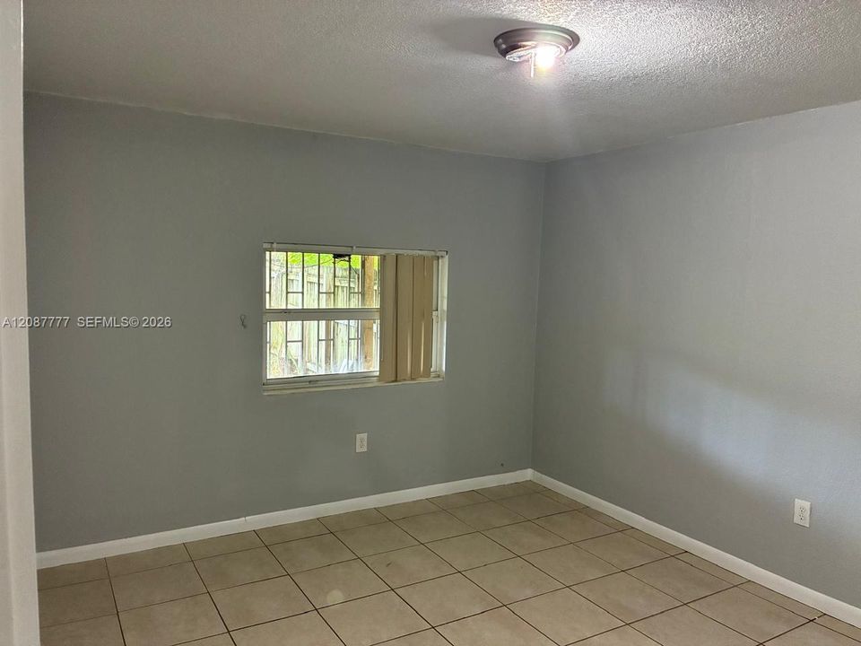 For Sale: $215,000 (3 beds, 2 baths, 920 Square Feet)
