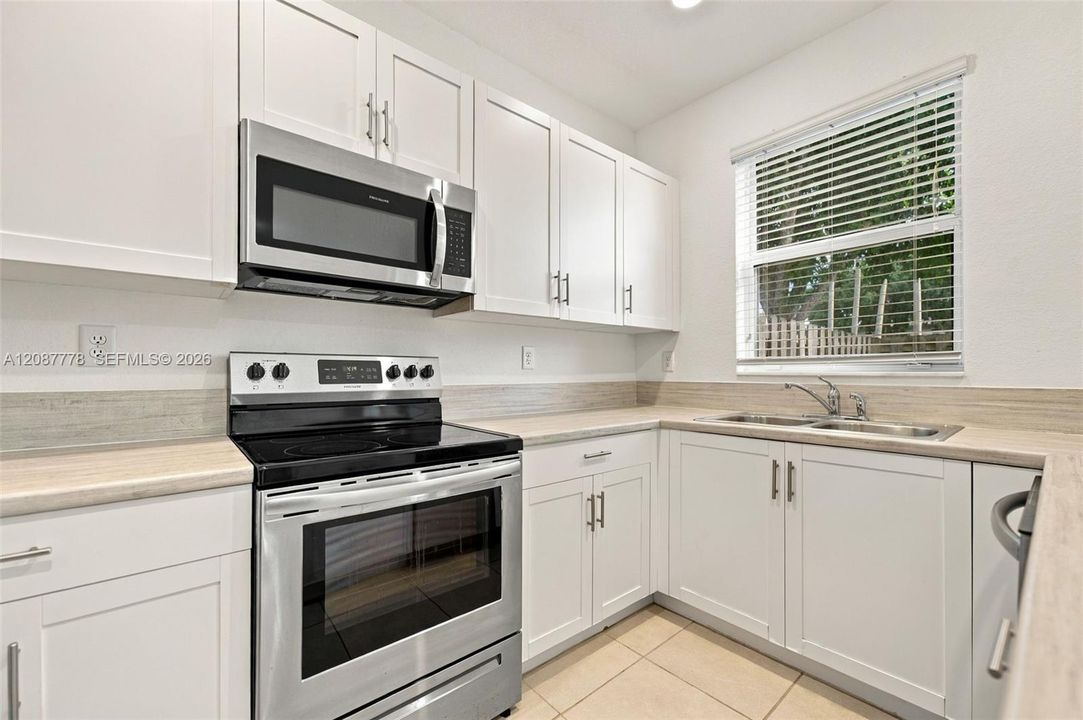 En Venta: $329,000 (3 camas, 2 baños, 1436 Pies cuadrados)
