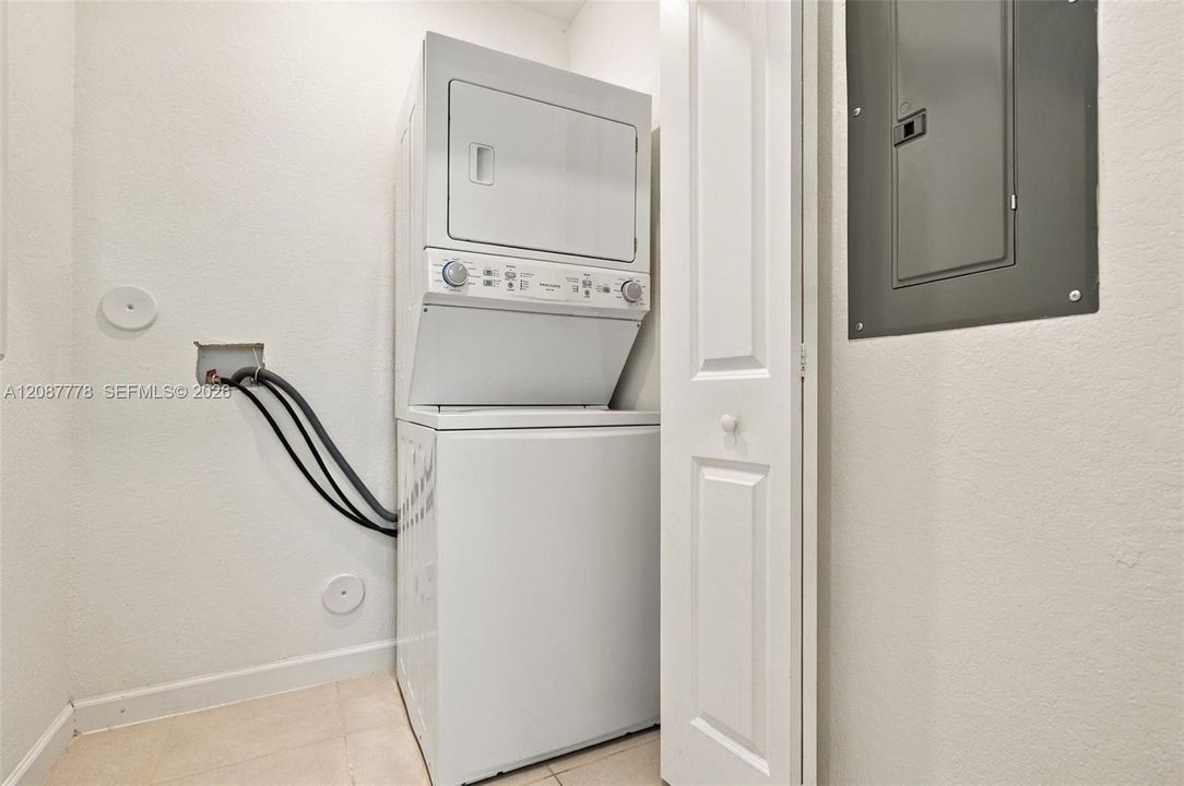 En Venta: $329,000 (3 camas, 2 baños, 1436 Pies cuadrados)