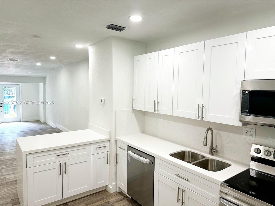 В аренду: $2,950 (2 спален, 1 ванн, 350 Квадратных фут)