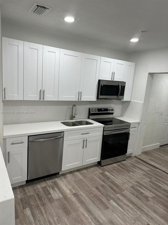 В аренду: $2,950 (2 спален, 1 ванн, 350 Квадратных фут)