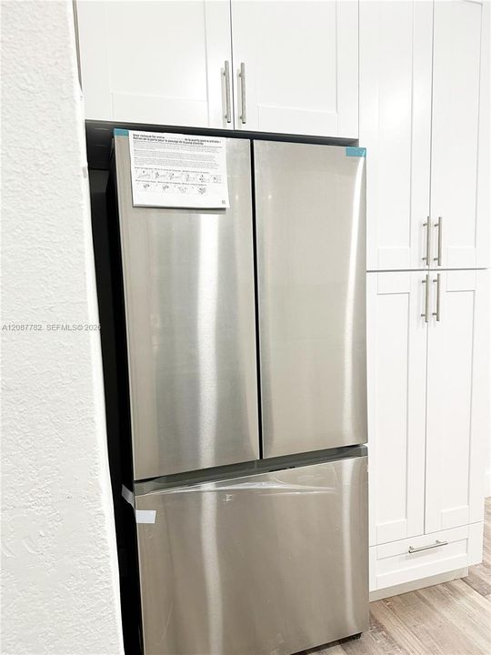 В аренду: $2,950 (2 спален, 1 ванн, 350 Квадратных фут)