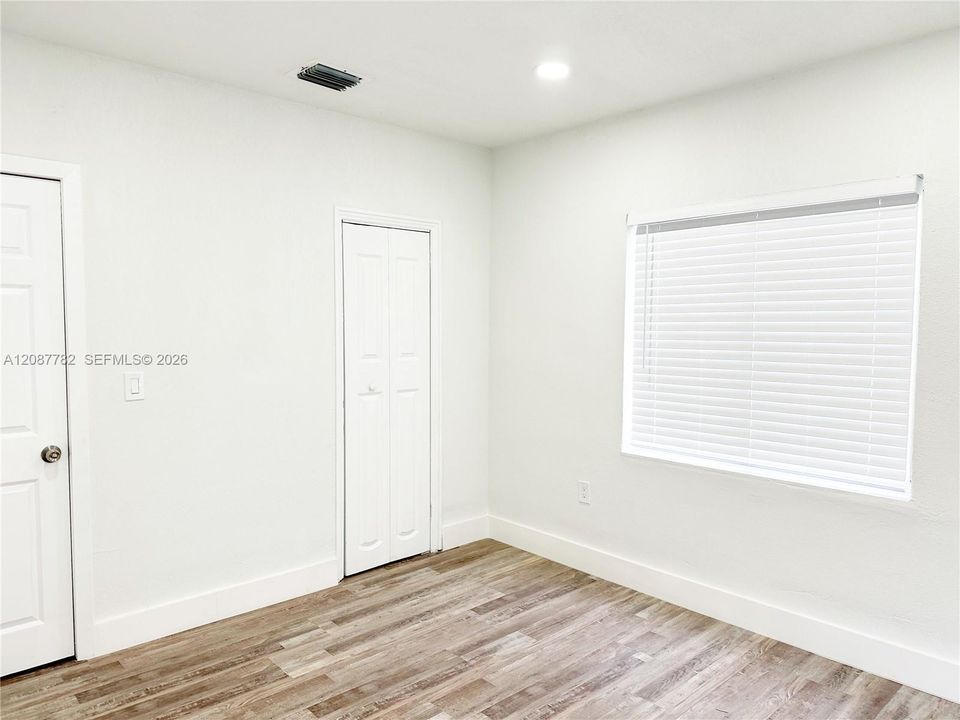 В аренду: $2,950 (2 спален, 1 ванн, 350 Квадратных фут)
