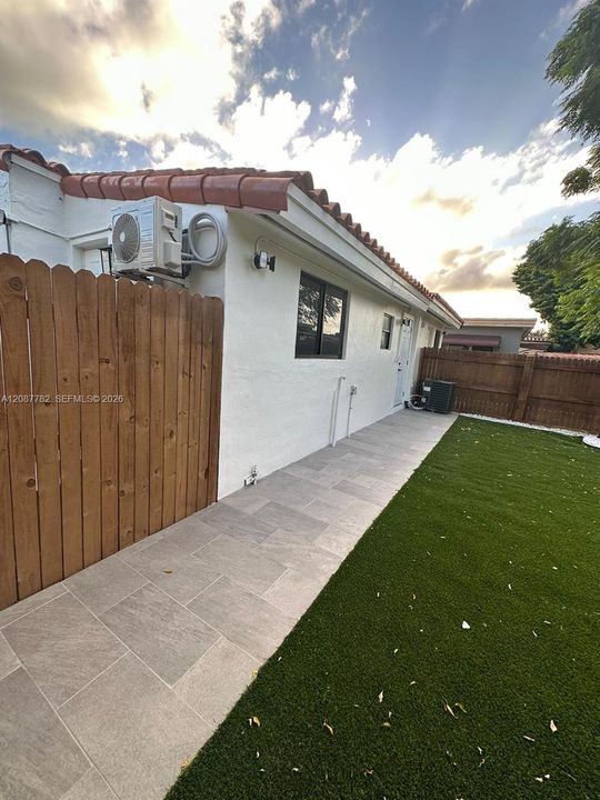 В аренду: $2,950 (2 спален, 1 ванн, 350 Квадратных фут)