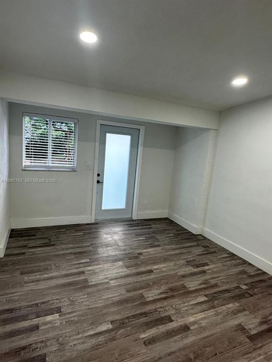 В аренду: $2,950 (2 спален, 1 ванн, 350 Квадратных фут)