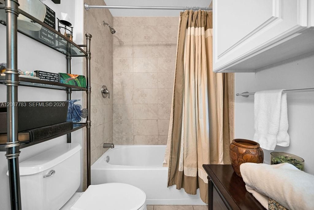 For Rent: $7,600 (2 beds, 2 baths, 1380 Square Feet)