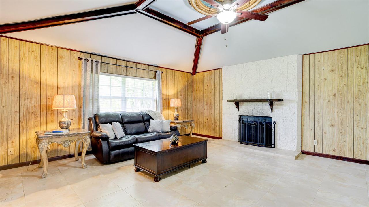 1616_E_Rd_Loxahatchee_FL_susamma-91
