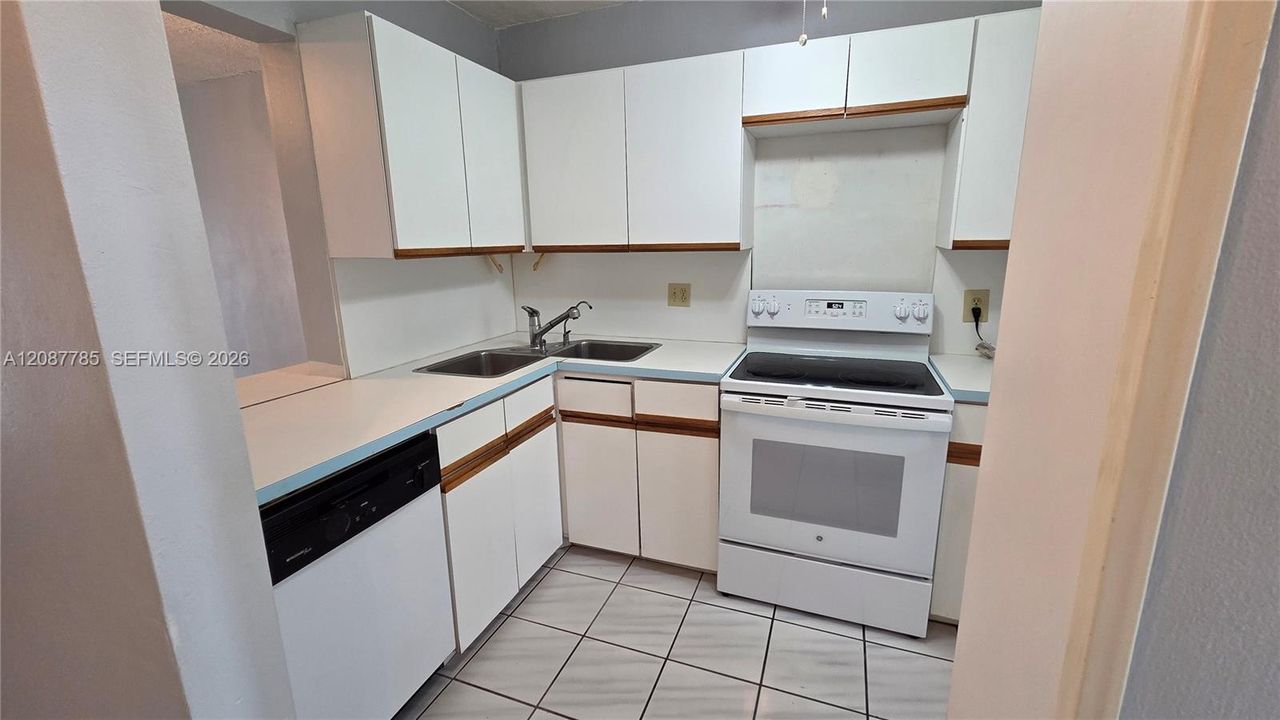 На продажу: $145,000 (1 спален, 1 ванн, 700 Квадратных фут)