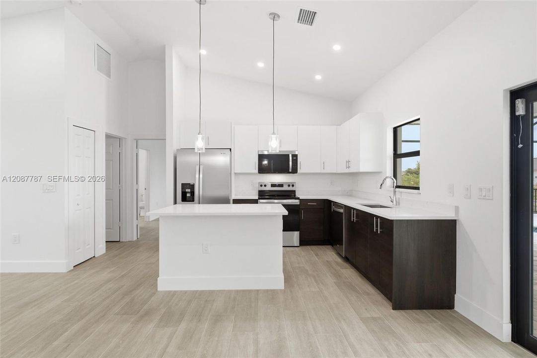 En Venta: $430,000 (4 camas, 2 baños, 0 Pies cuadrados)