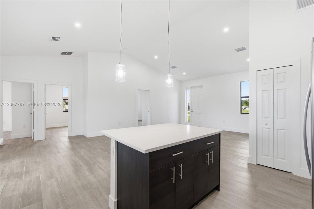 En Venta: $430,000 (4 camas, 2 baños, 0 Pies cuadrados)