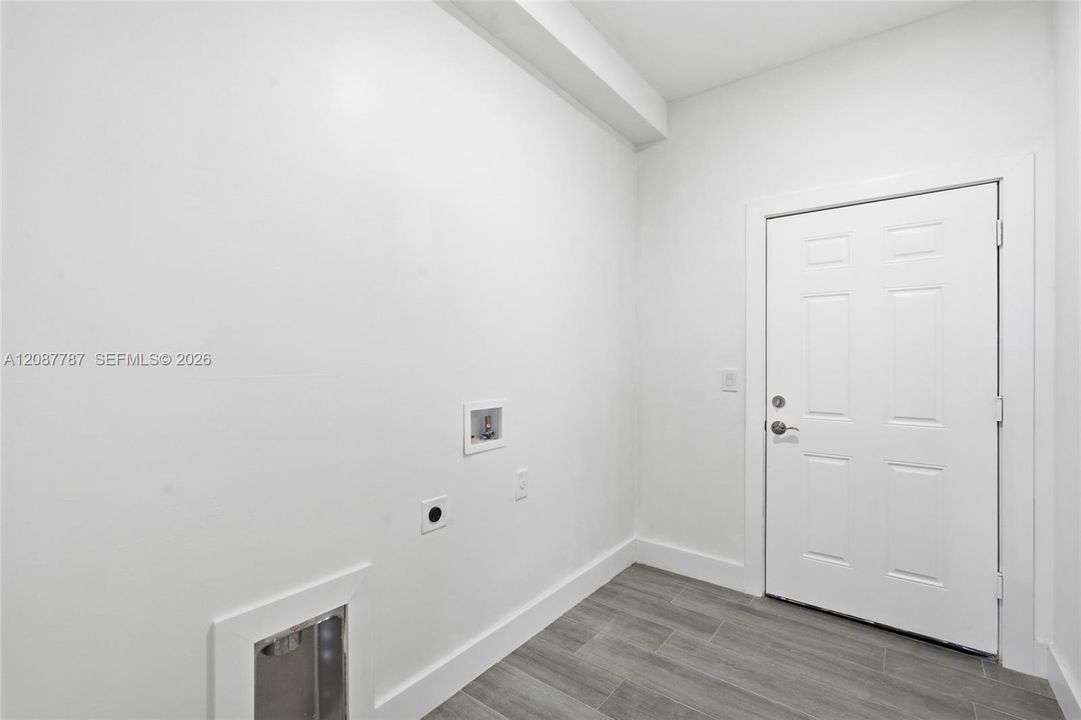 En Venta: $430,000 (4 camas, 2 baños, 0 Pies cuadrados)