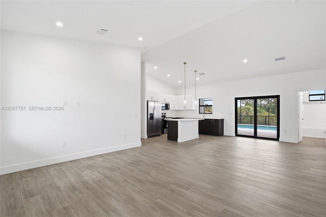 En Venta: $430,000 (4 camas, 2 baños, 0 Pies cuadrados)