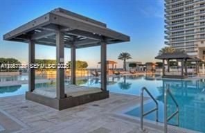For Rent: $3,600 (1 beds, 1 baths, 811 Square Feet)