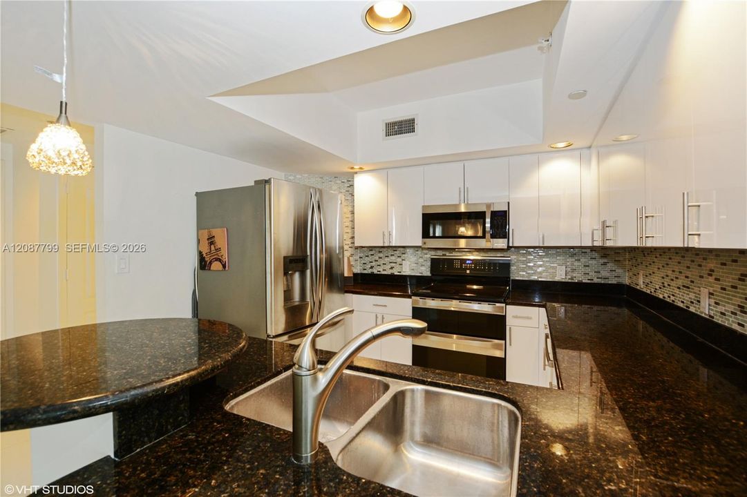 For Rent: $3,125 (2 beds, 2 baths, 1350 Square Feet)