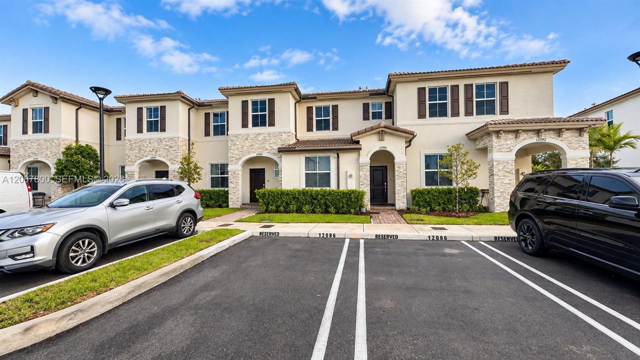 For Rent: $3,250 (3 beds, 3 baths, 1328 Square Feet)