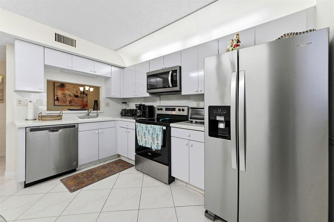 11 Kitchen 02