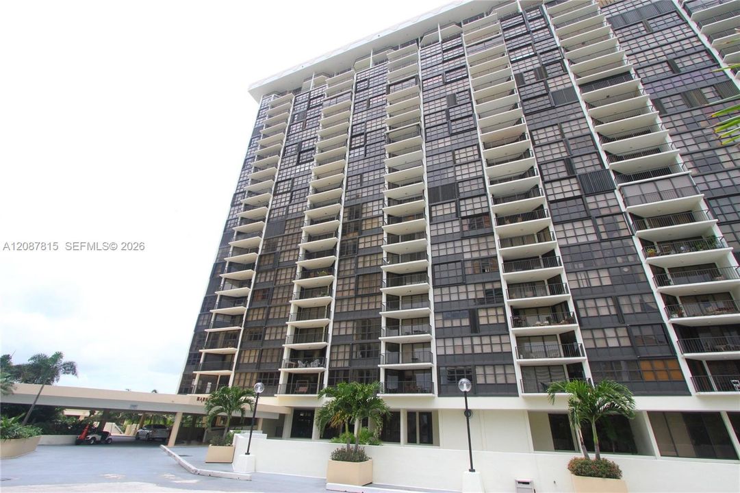 For Sale: $445,000 (1 beds, 1 baths, 1064 Square Feet)