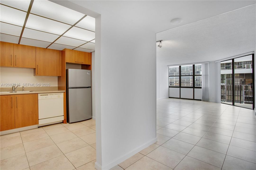 For Sale: $445,000 (1 beds, 1 baths, 1064 Square Feet)