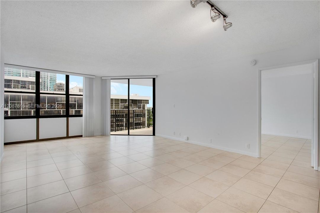 For Sale: $445,000 (1 beds, 1 baths, 1064 Square Feet)