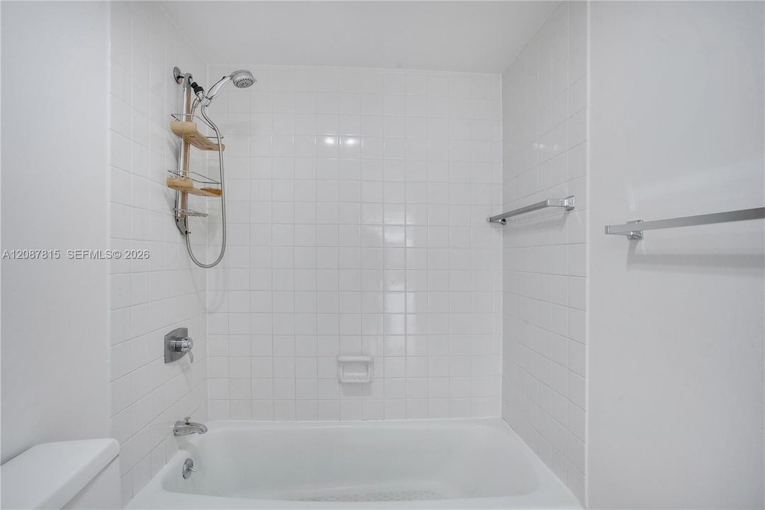 For Sale: $445,000 (1 beds, 1 baths, 1064 Square Feet)