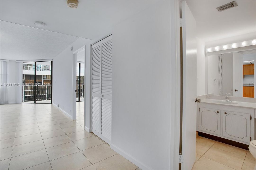 For Sale: $445,000 (1 beds, 1 baths, 1064 Square Feet)