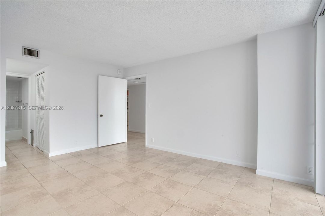 For Sale: $445,000 (1 beds, 1 baths, 1064 Square Feet)
