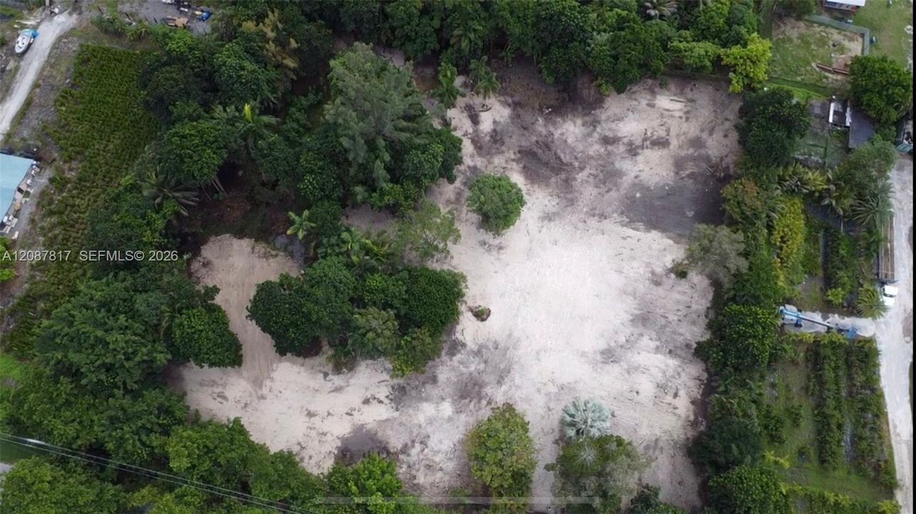 На продажу: $3,500,000 (2.25 acres)