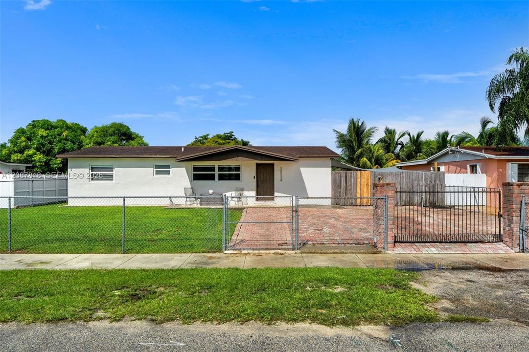 En Venta: $460,000 (3 camas, 1 baños, 1058 Pies cuadrados)