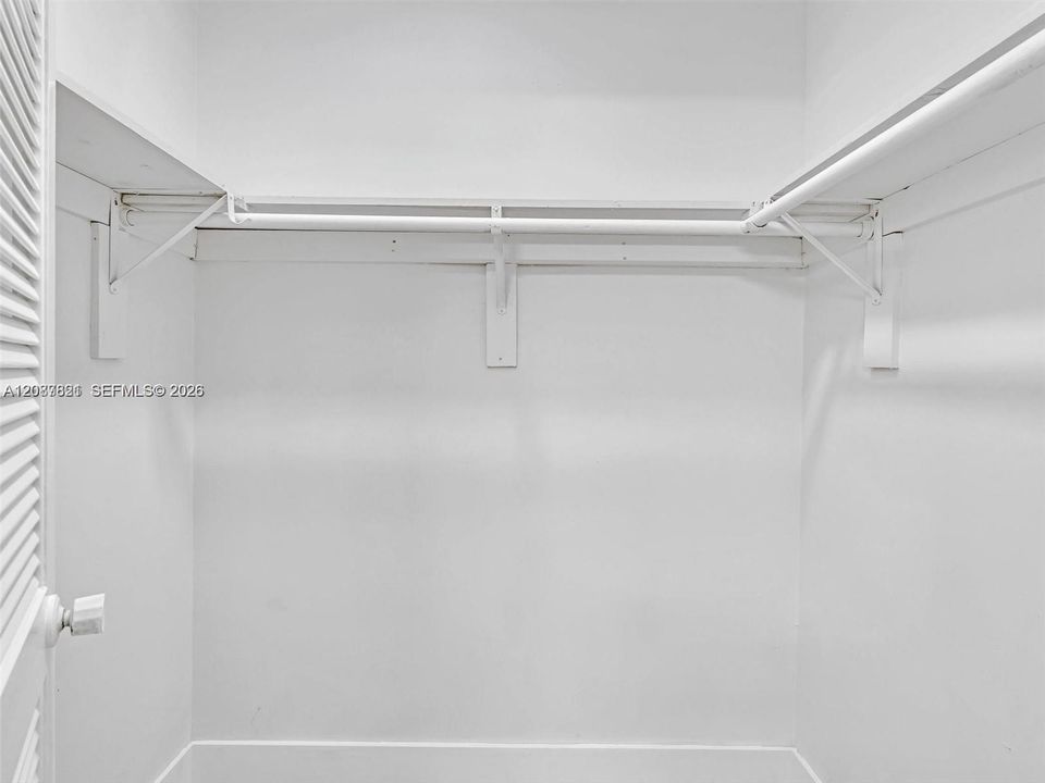 For Rent: $2,450 (1 beds, 1 baths, 950 Square Feet)
