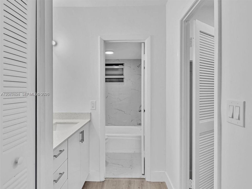 For Rent: $2,450 (1 beds, 1 baths, 950 Square Feet)