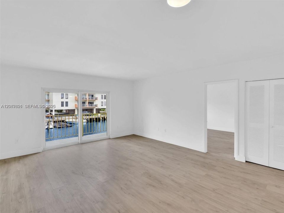 For Rent: $2,450 (1 beds, 1 baths, 950 Square Feet)
