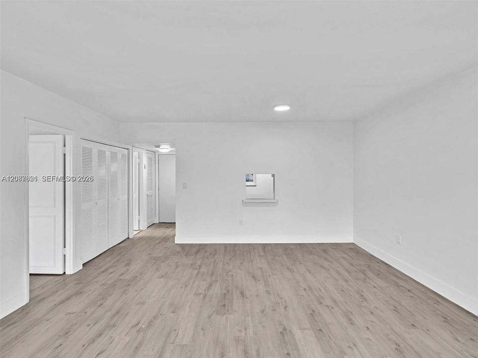 For Rent: $2,450 (1 beds, 1 baths, 950 Square Feet)