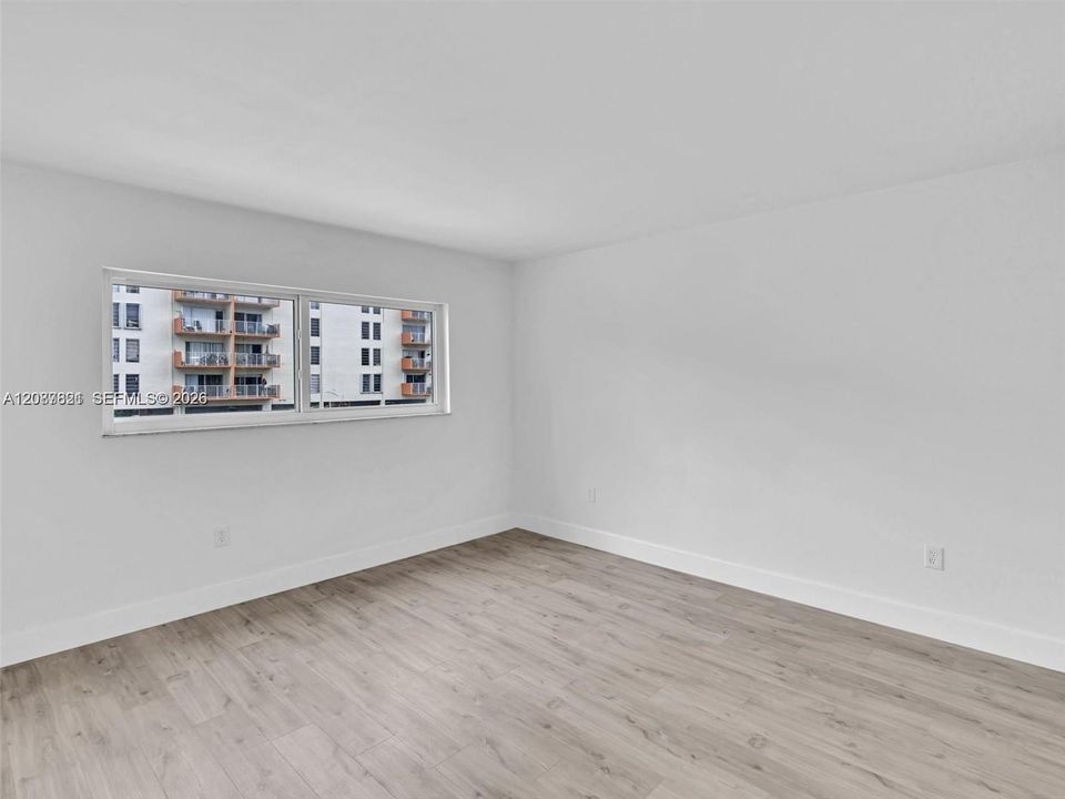 For Rent: $2,450 (1 beds, 1 baths, 950 Square Feet)