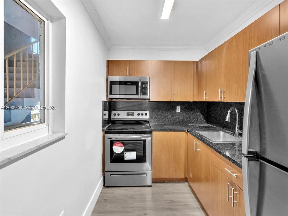 For Rent: $2,450 (1 beds, 1 baths, 950 Square Feet)