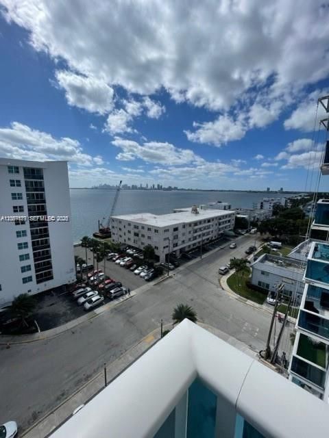 For Rent: $2,300 (1 beds, 1 baths, 825 Square Feet)
