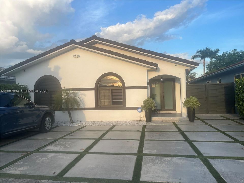 For Sale: $598,000 (4 beds, 2 baths, 1452 Square Feet)