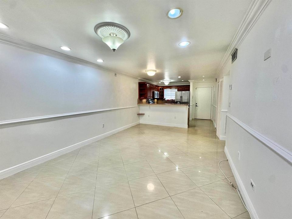 Spacious Living Room C