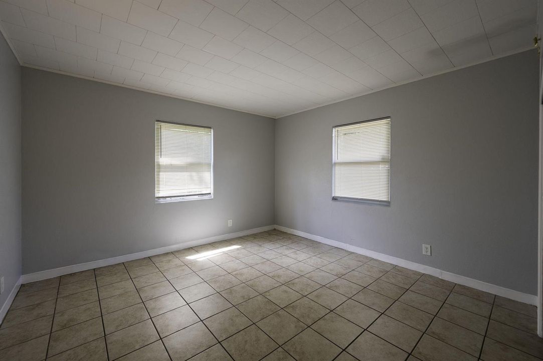 22-web-or-mls-5136_Bed Room1-2