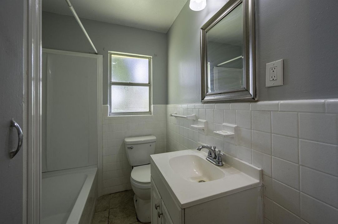 19-web-or-mls-5136_Bathroom-1